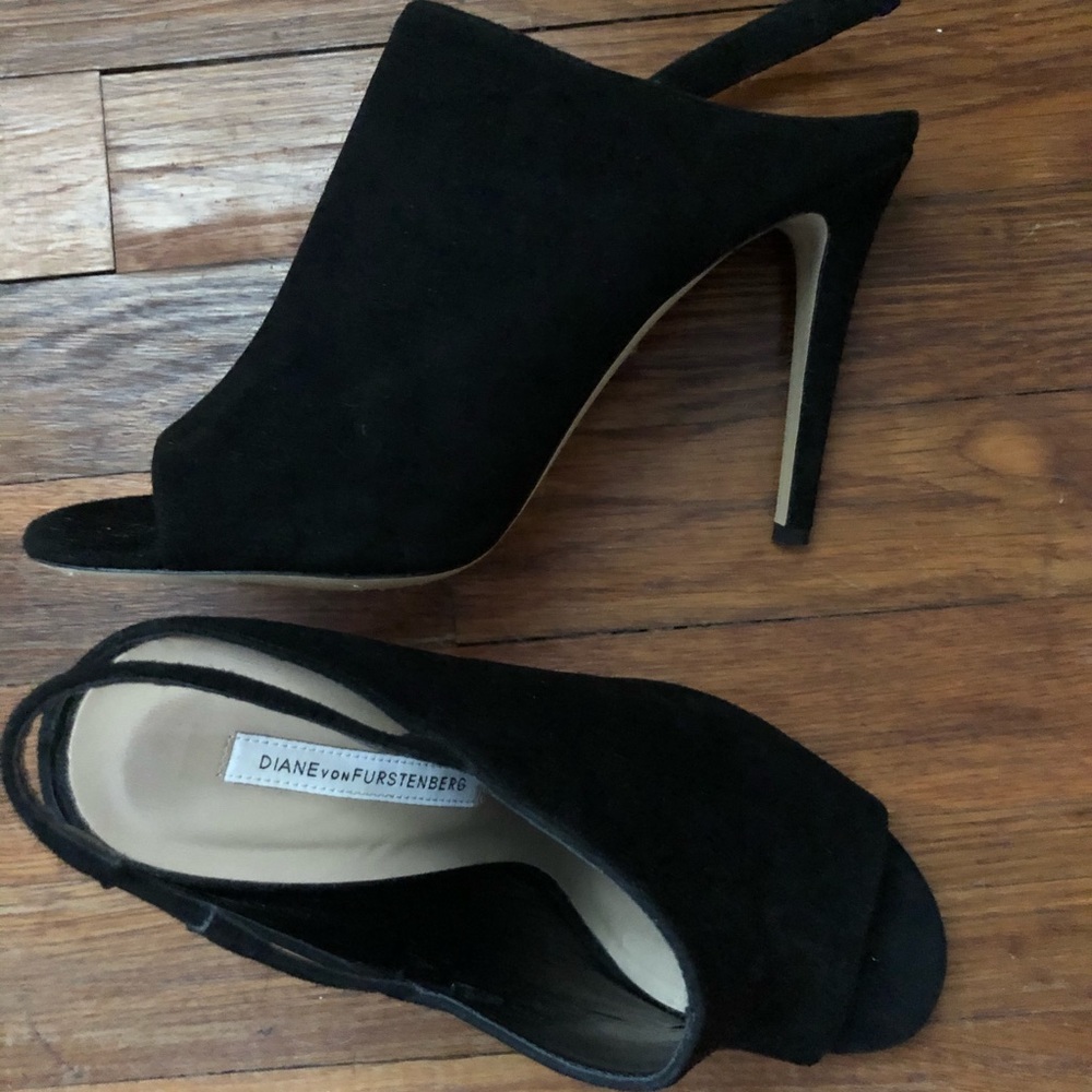 Diane Von Furstenberg black suede heels